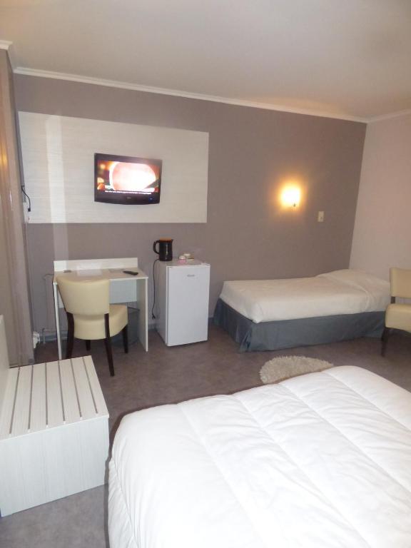 Hotel Du Centre Pierrelatte Szoba fotó